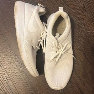 White Nike tennis shoes